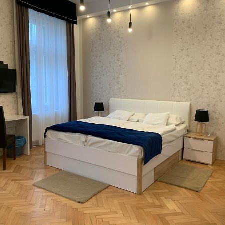 W19 Apartments มิชโคลซ์ ภายนอก รูปภาพ